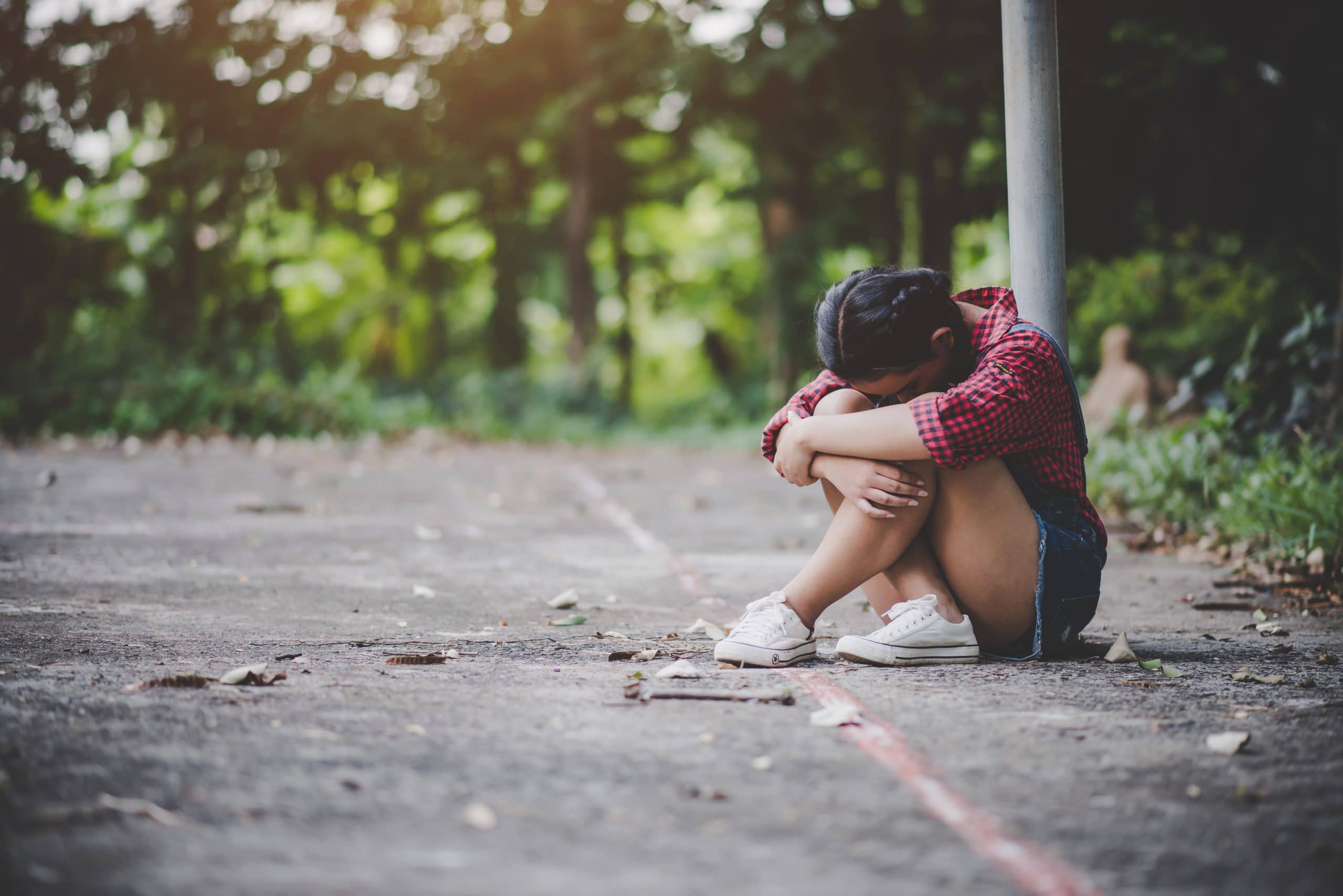 como tratar a un adolescente que consume drogas
