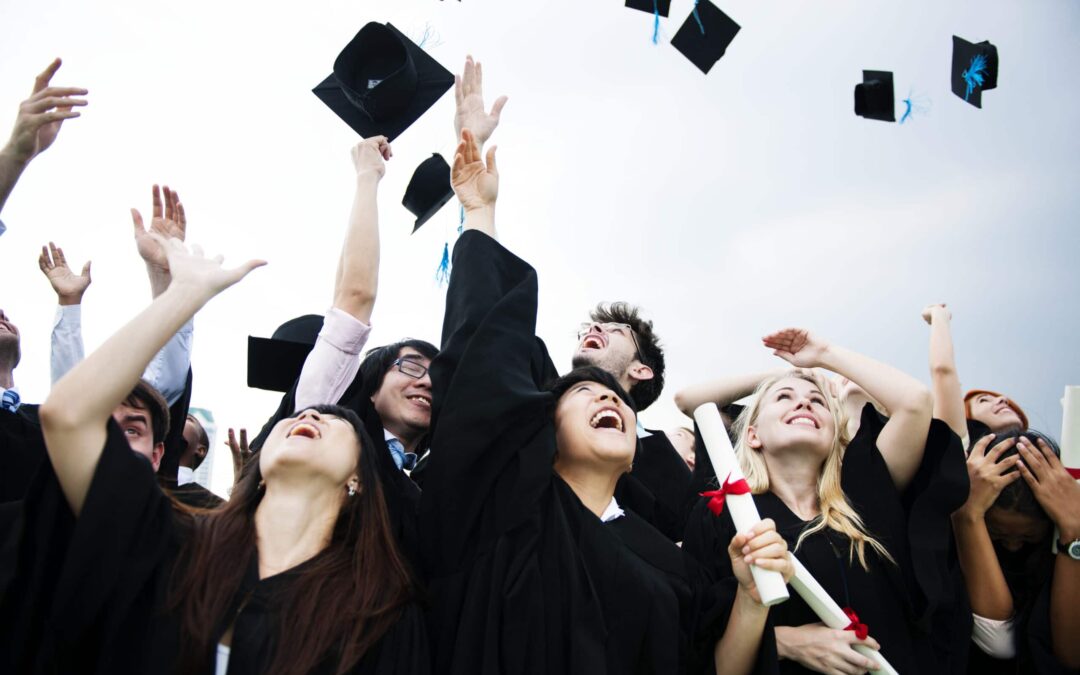¿Qué hacer después de graduarse del colegio?